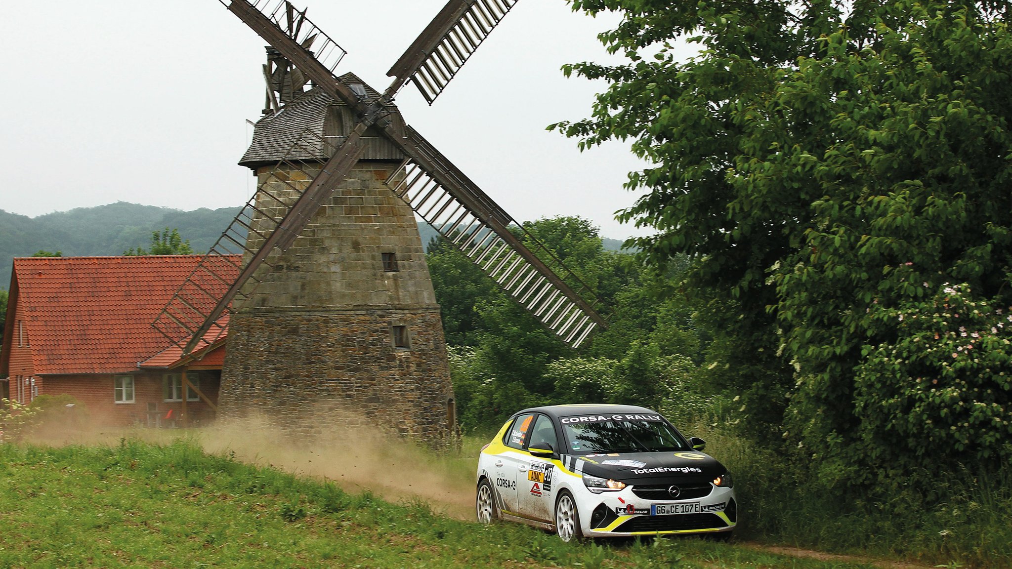 3-Städte-Rallye gestartet: Motorsport versus Naturschutz