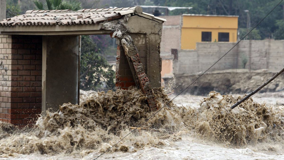 Wie stark wird El Niño in 2026? Regelmäßig leidet Peru unter den Folgen von El Niño - wie hier 2017. | Bild: picture alliance / Photoshot Wie stark wird El Niño in 2026? Regelmäßig leidet Peru unter den Folgen von El Niño - wie hier 2017.