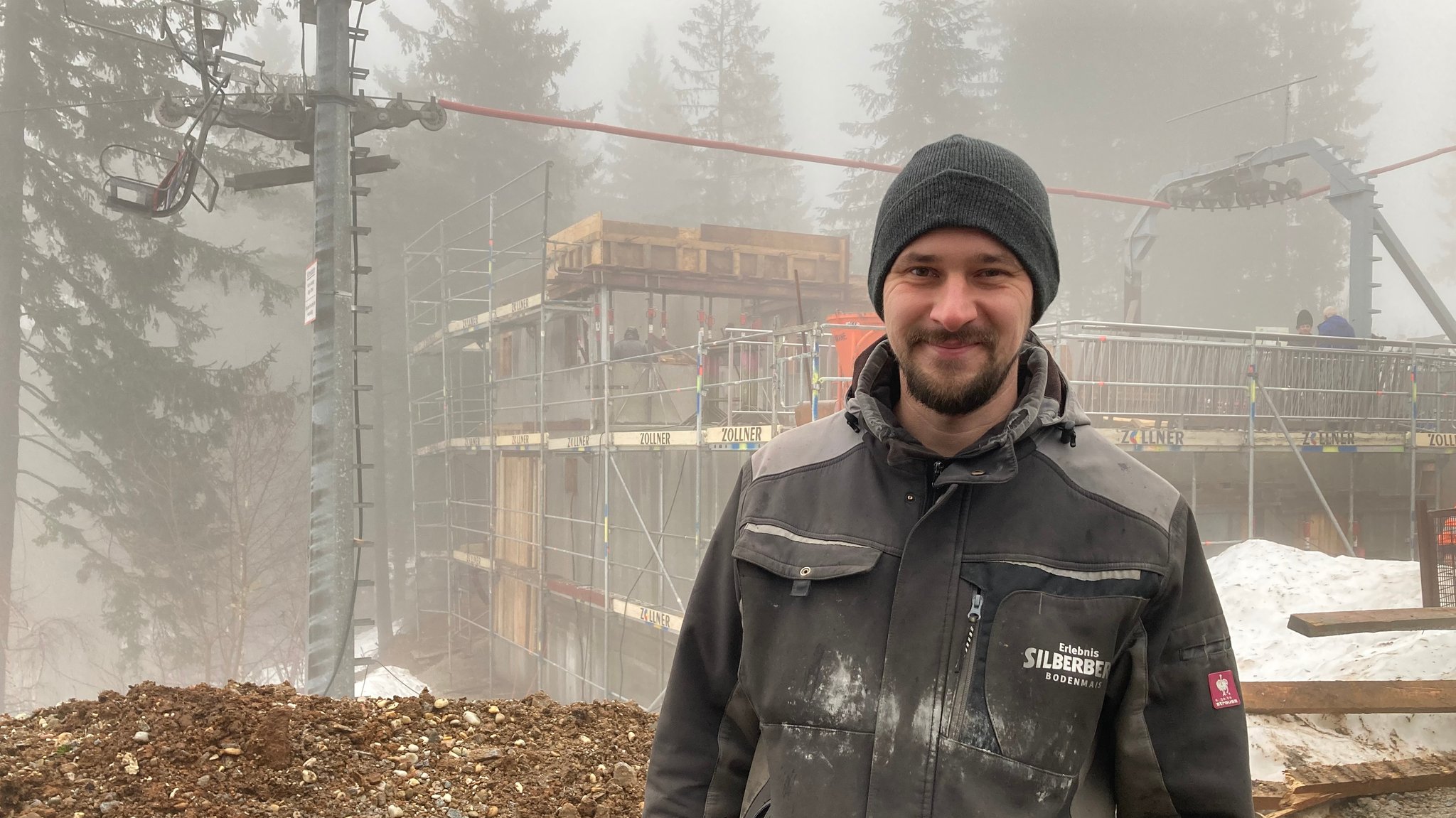 Sebastian Zistler auf der Baustelle der Silberbergbahn in Bodenmais. Hier entsteht ein sogenannter Coaster.