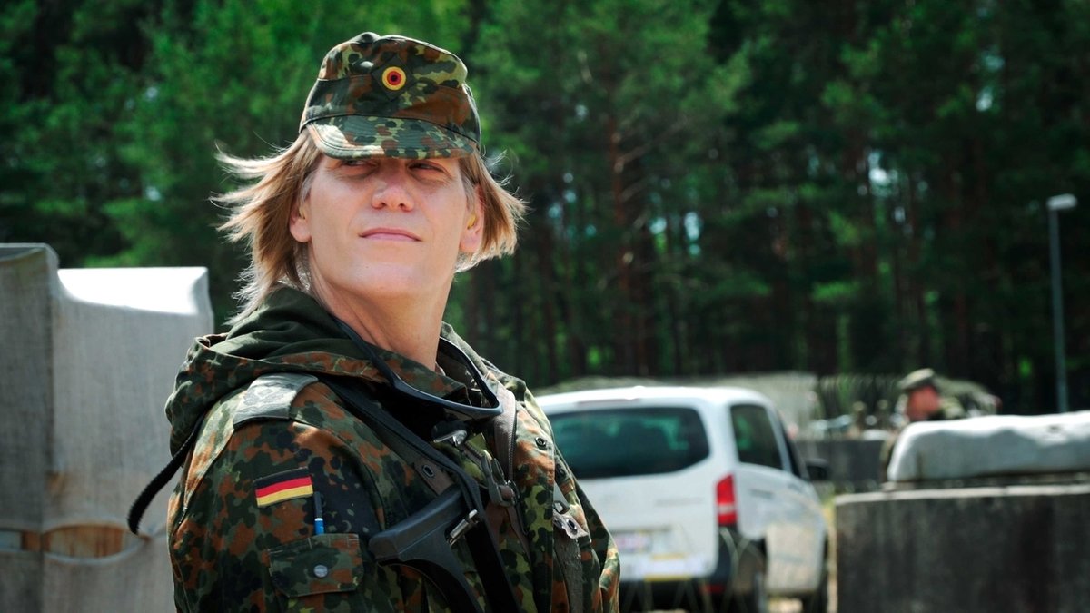 Über die Verwandlung eines Bundeswehroffiziers in eine Frau