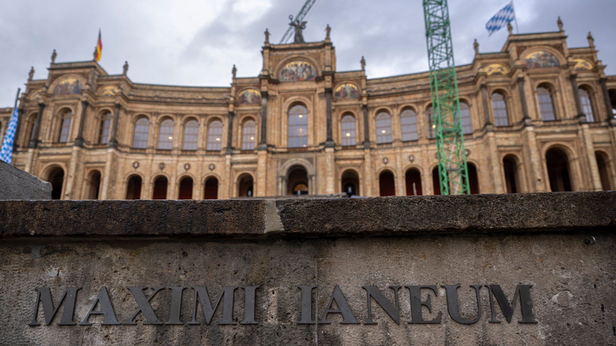 Nach Druck der Grünen präsentiert der Freistaat nun eine Zwischenlösung.