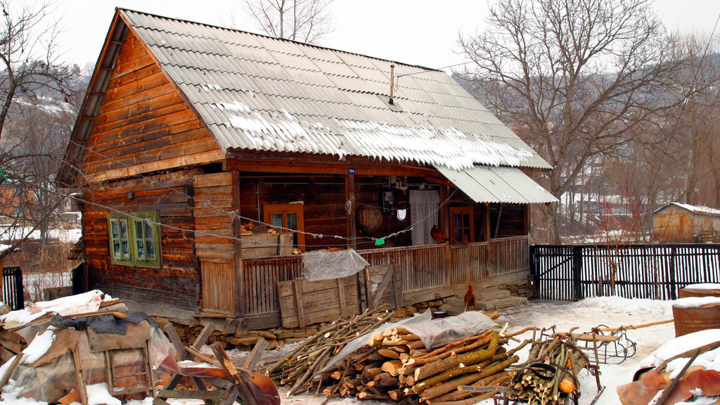 Haus in Sighet im Norden Rumäniens nahe der Grenze zur Ukraine: Vier Millionen rumänische Haushalte heizen mit Holz