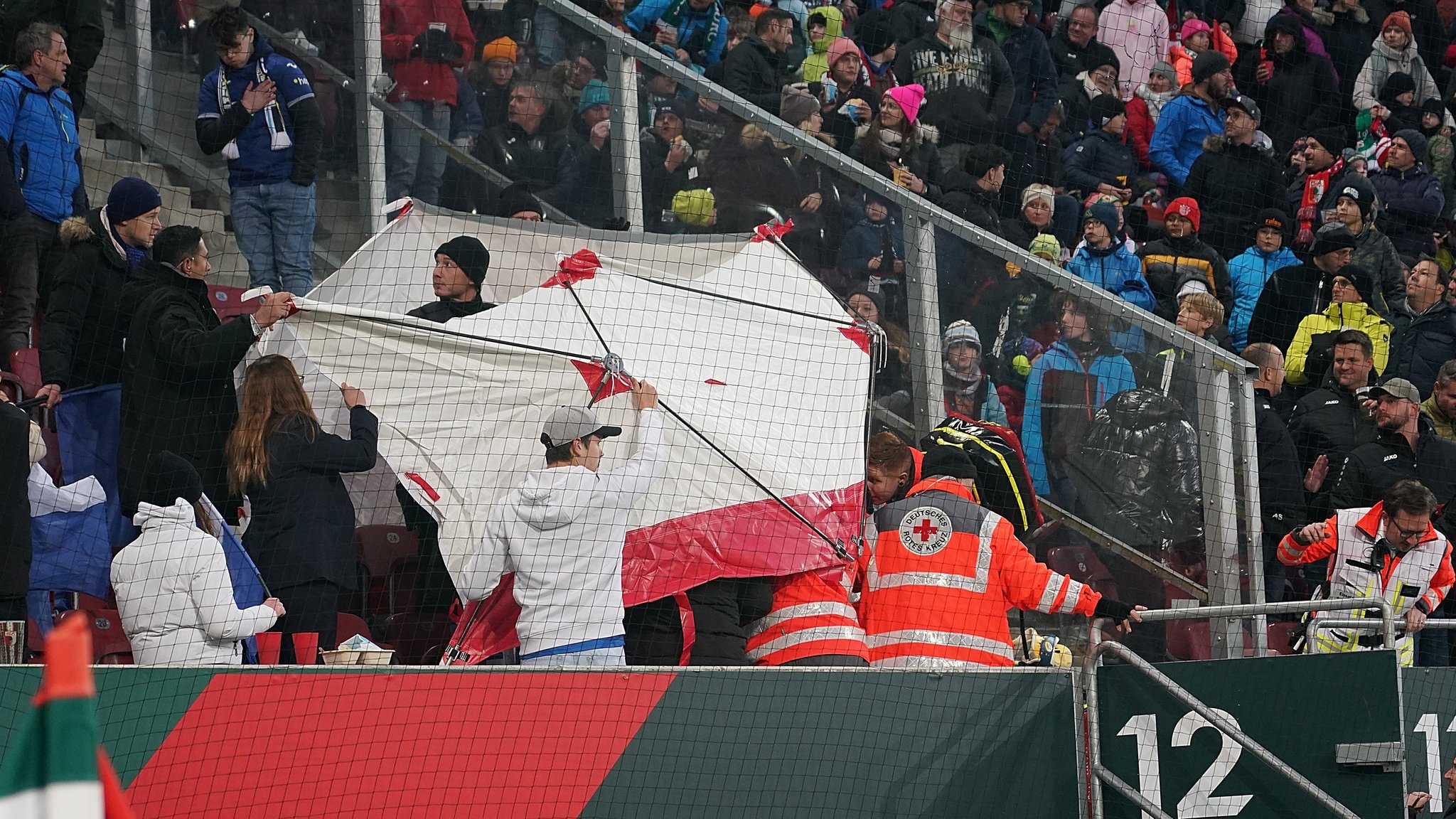 Böllerwurf im FCA-Stadion kommt vor Gericht