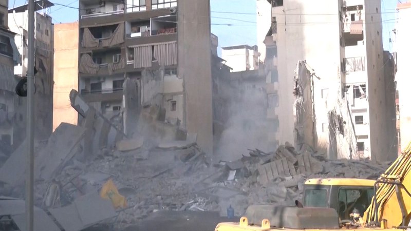 Israelische Rakete bringt Hochhaus in Beirut zum Einsturz | Bild: BR Israelische Rakete bringt Hochhaus in Beirut zum Einsturz