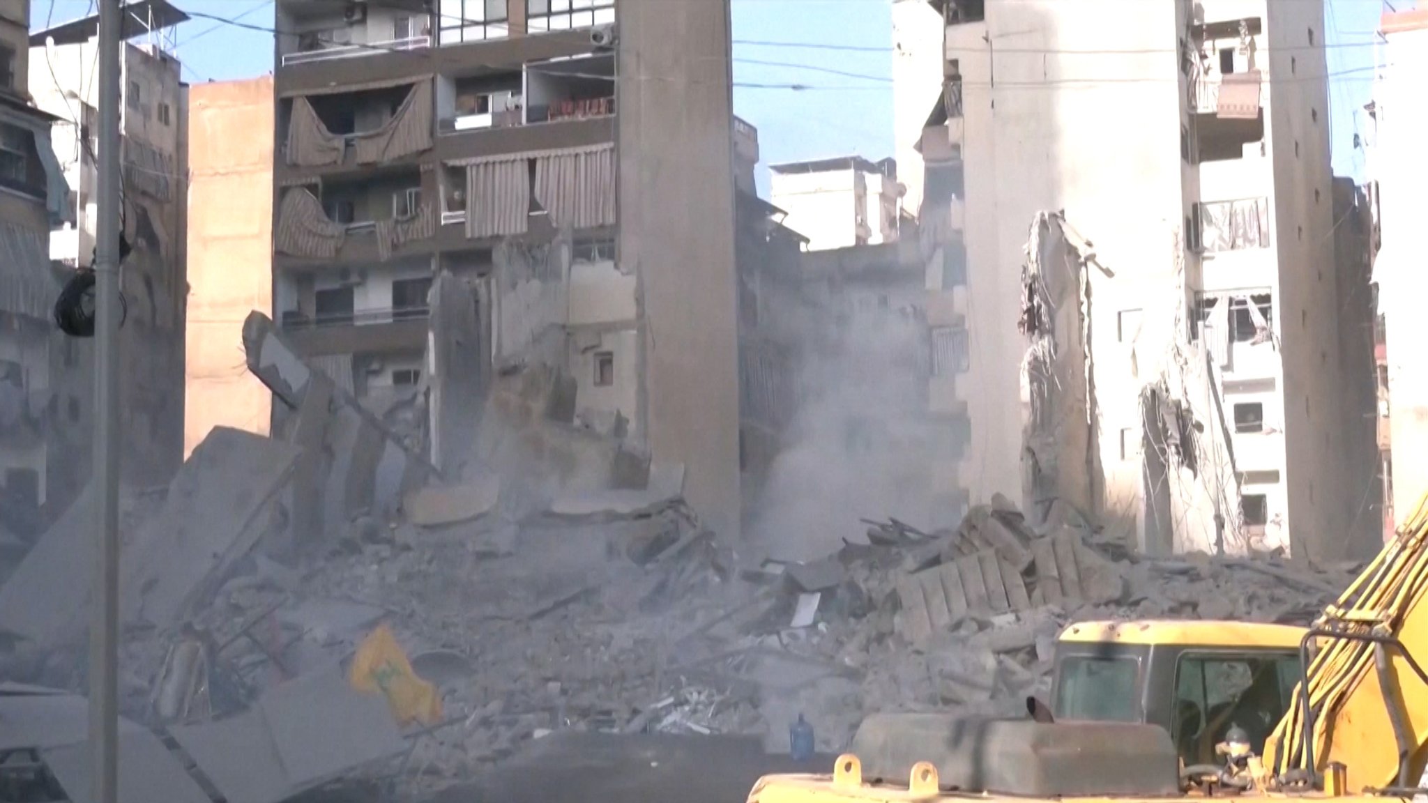 Israelische Rakete bringt Hochhaus in Beirut zum Einsturz