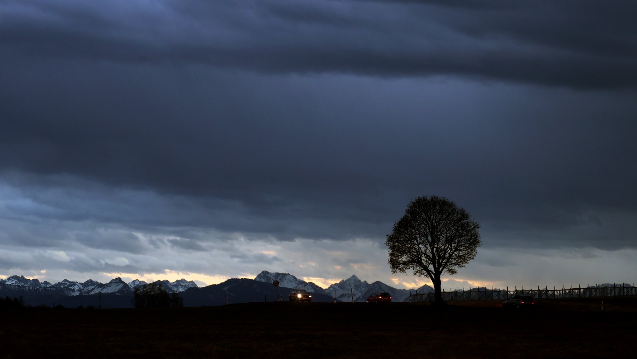 Unwetter zieht am Alpenrand auf