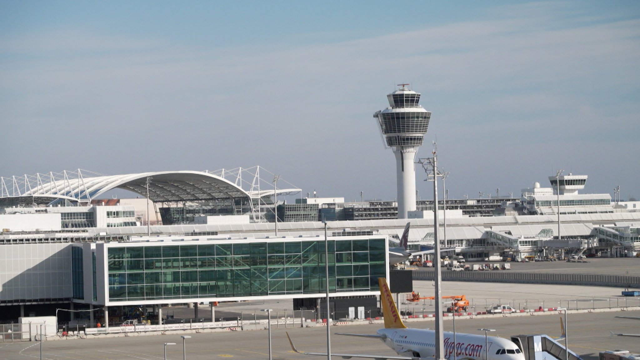 Eine Organisations-Panne am Münchner Flughafen vergangene Woche schlägt weiter hohe Wellen.