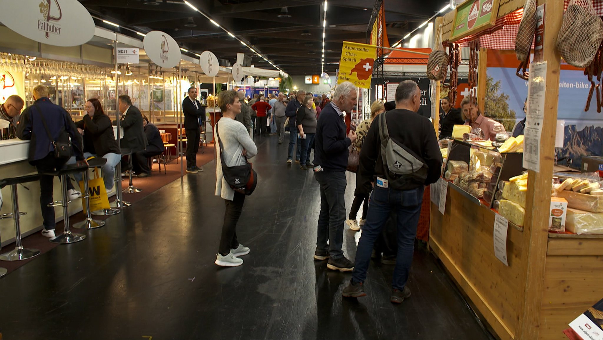 Besucher auf der Consumenta in Nürnberg.