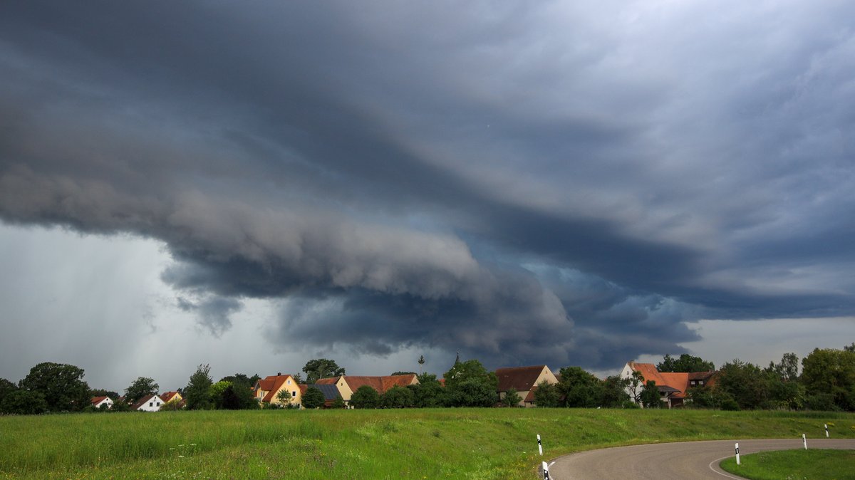 "Schwierige Wetterlage": Hitze und Unwetter in Bayern