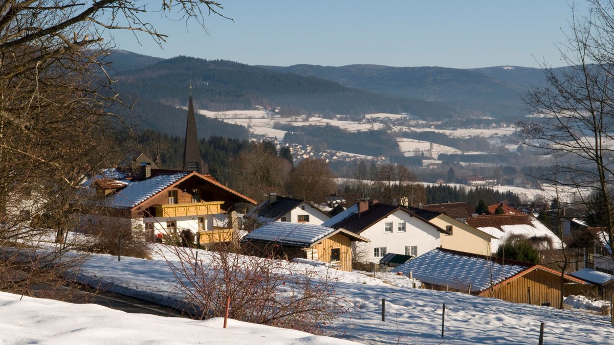 Ortsansicht von Rabenstein, einem Ortsteil von Zwiesel im Bayerischen Wald.