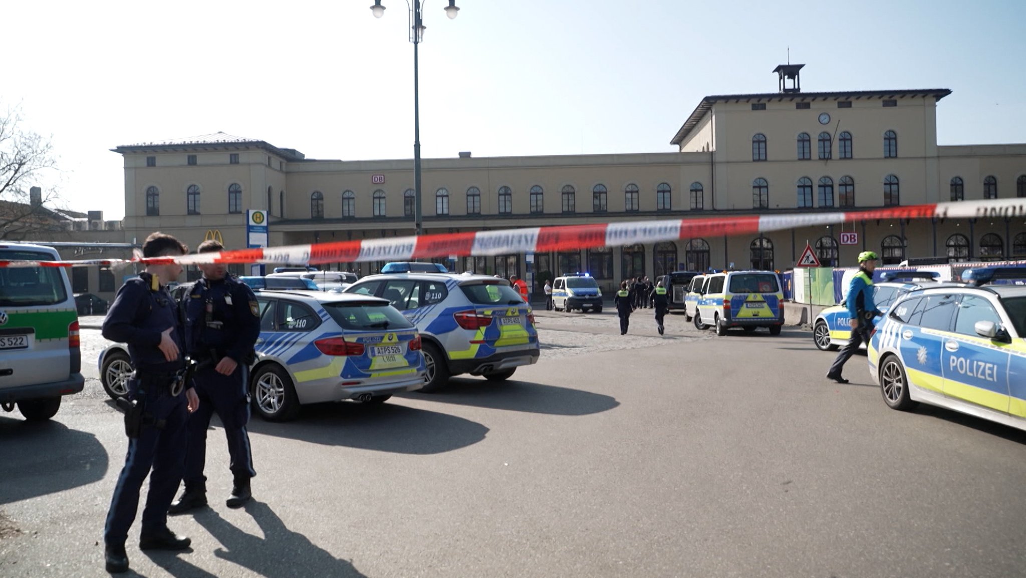 Der Augsburger Hauptbahnhof musste am Nachmittag mehr als eine Stunde lang gesperrt werden.