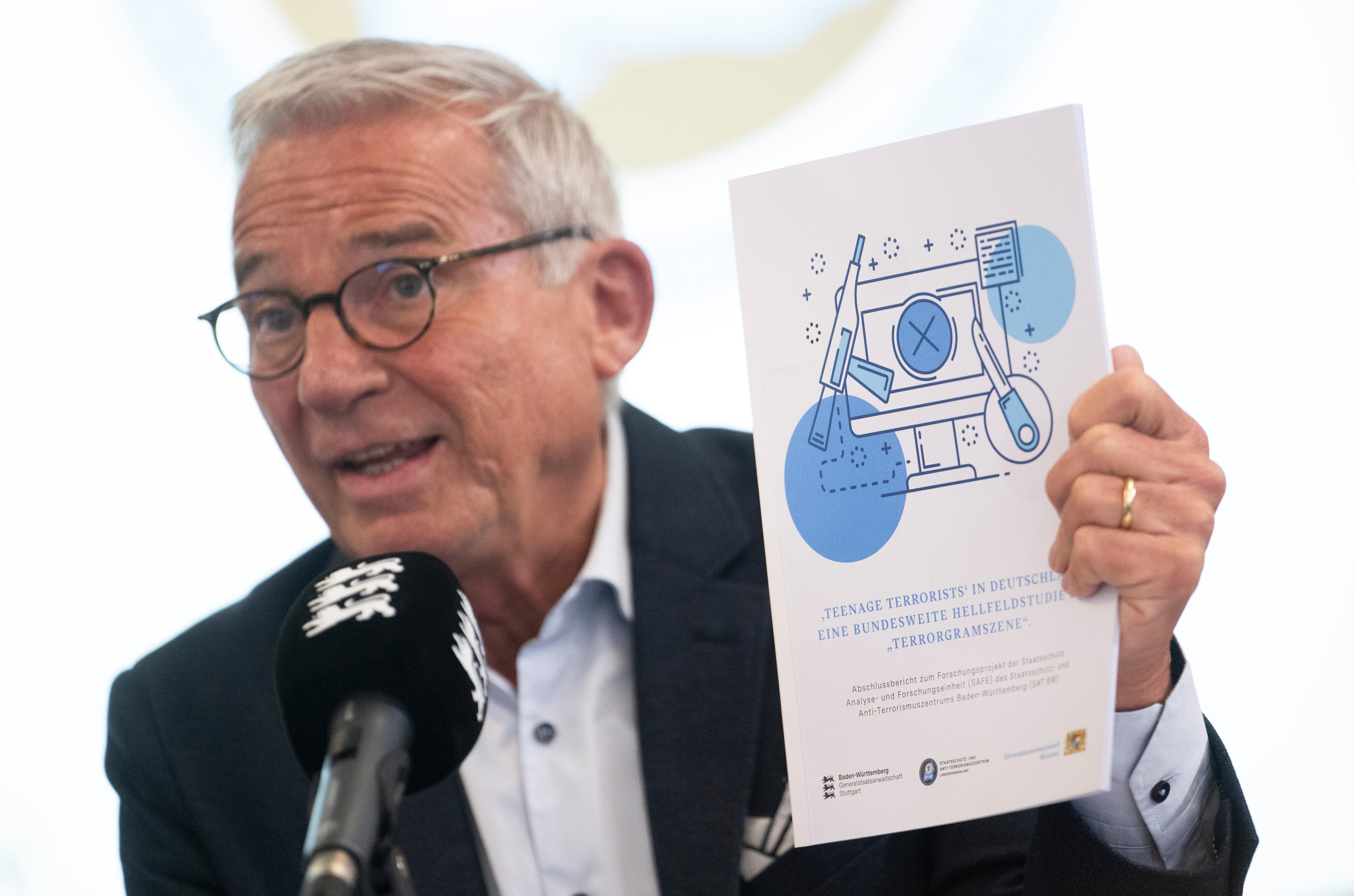 Thomas Strobl (CDU), Innenminister von Baden-Württemberg, bei der Pressekonferenz zu Ergebnissen einer Analyse zur "Terrorgram-Szene".