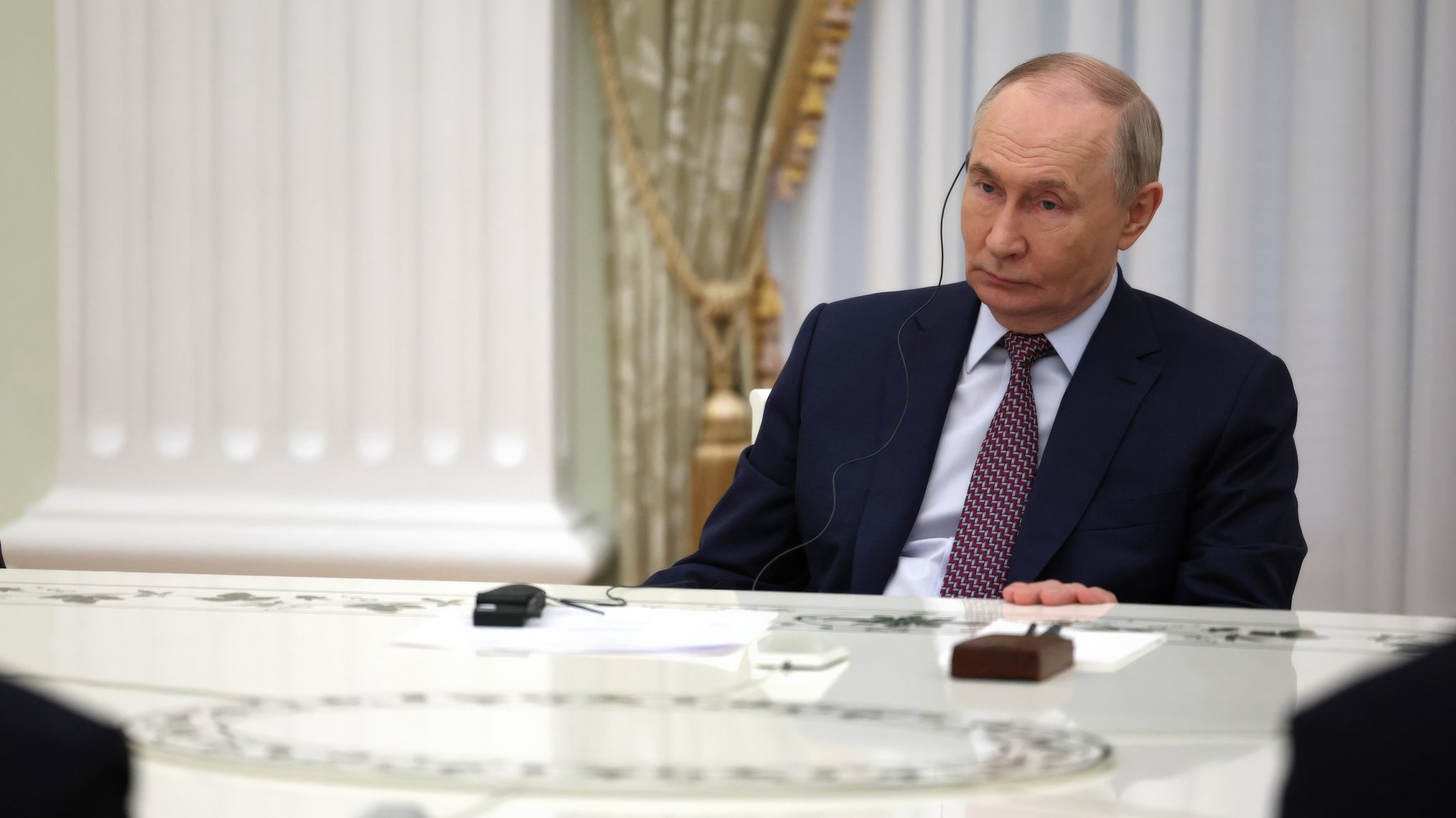 "So bauen Biber Dämme": Gehen Putins Beamte auf Abstand? 