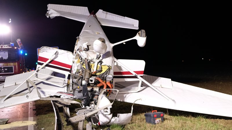 Flugzeug auf Straße abgestürzt | Bild: News5/Höfig Flugzeug auf Straße abgestürzt