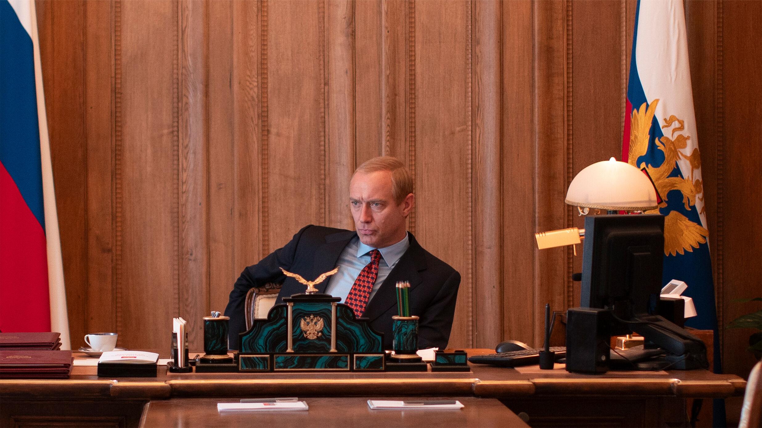 Jude Law spielt Putin | Bild:constantin film / KinoKino