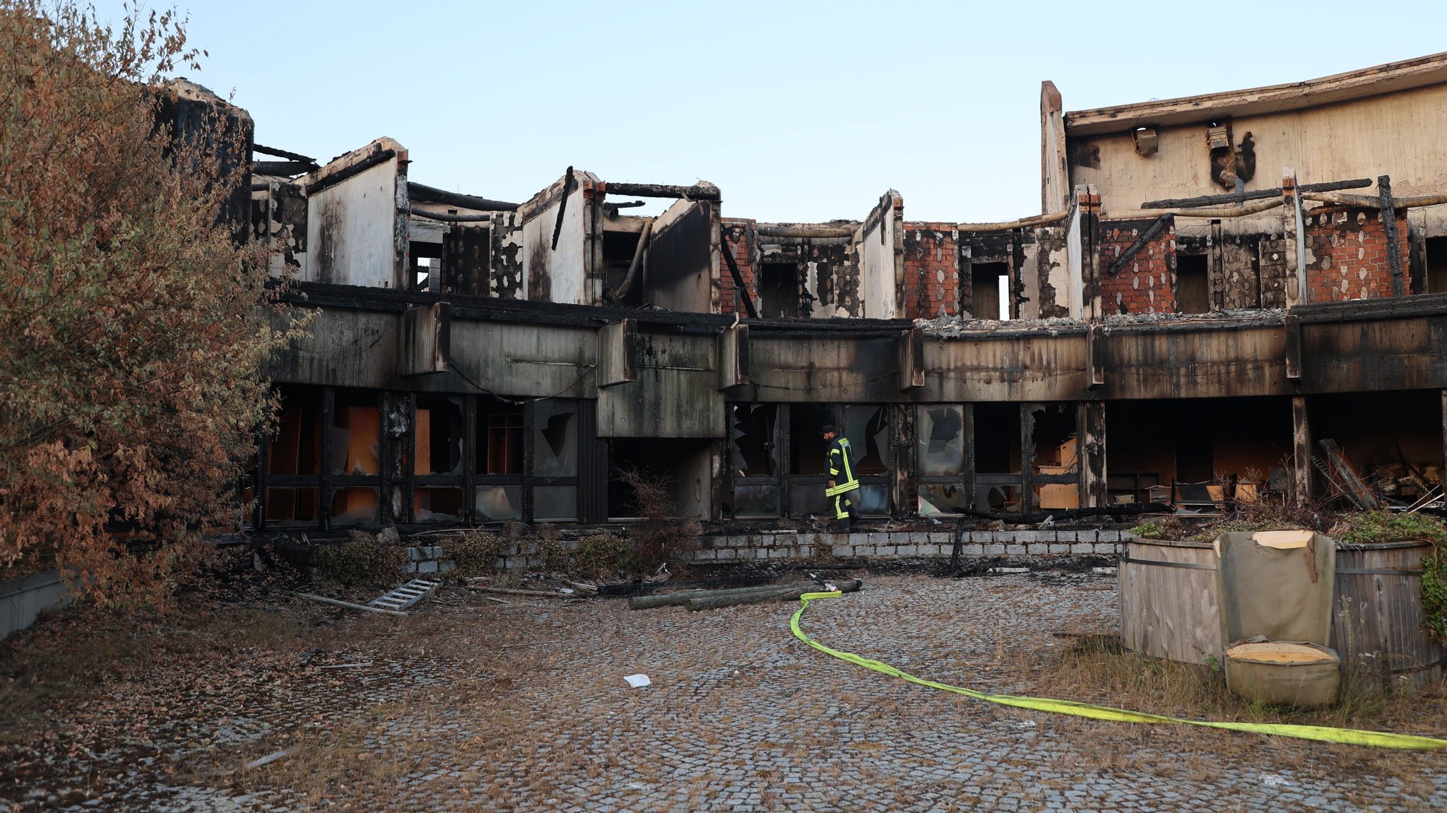 Nach Großbrand in ehemaligem Hotel – Sorge um Brandruine