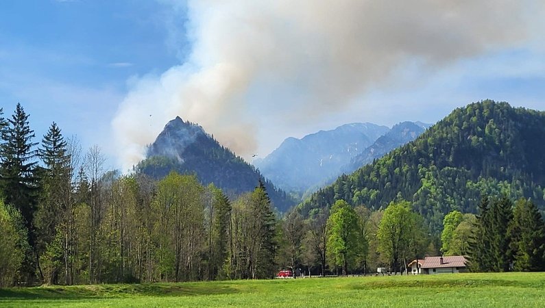 Waldbrand bei Ruhpolding am Saurüsselkopf | Bild: Kreisfeuerwehrverband Traunstein Waldbrand bei Ruhpolding am Saurüsselkopf