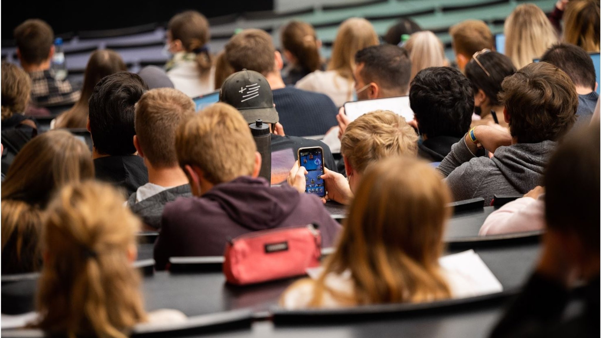 Studierende im Hörsaal einer Universität (Symbolbild)