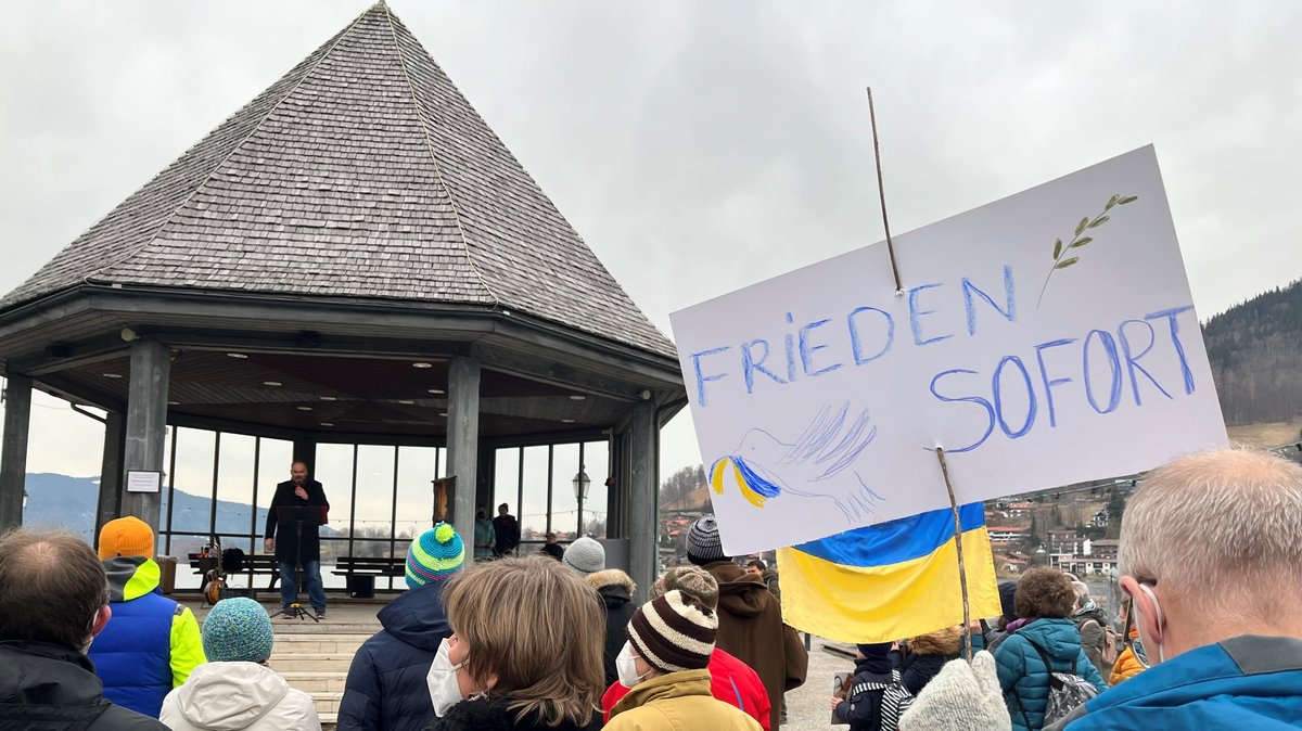 Tegernsee: Demo am Wohnort des russischen Oligarchen Usmanow