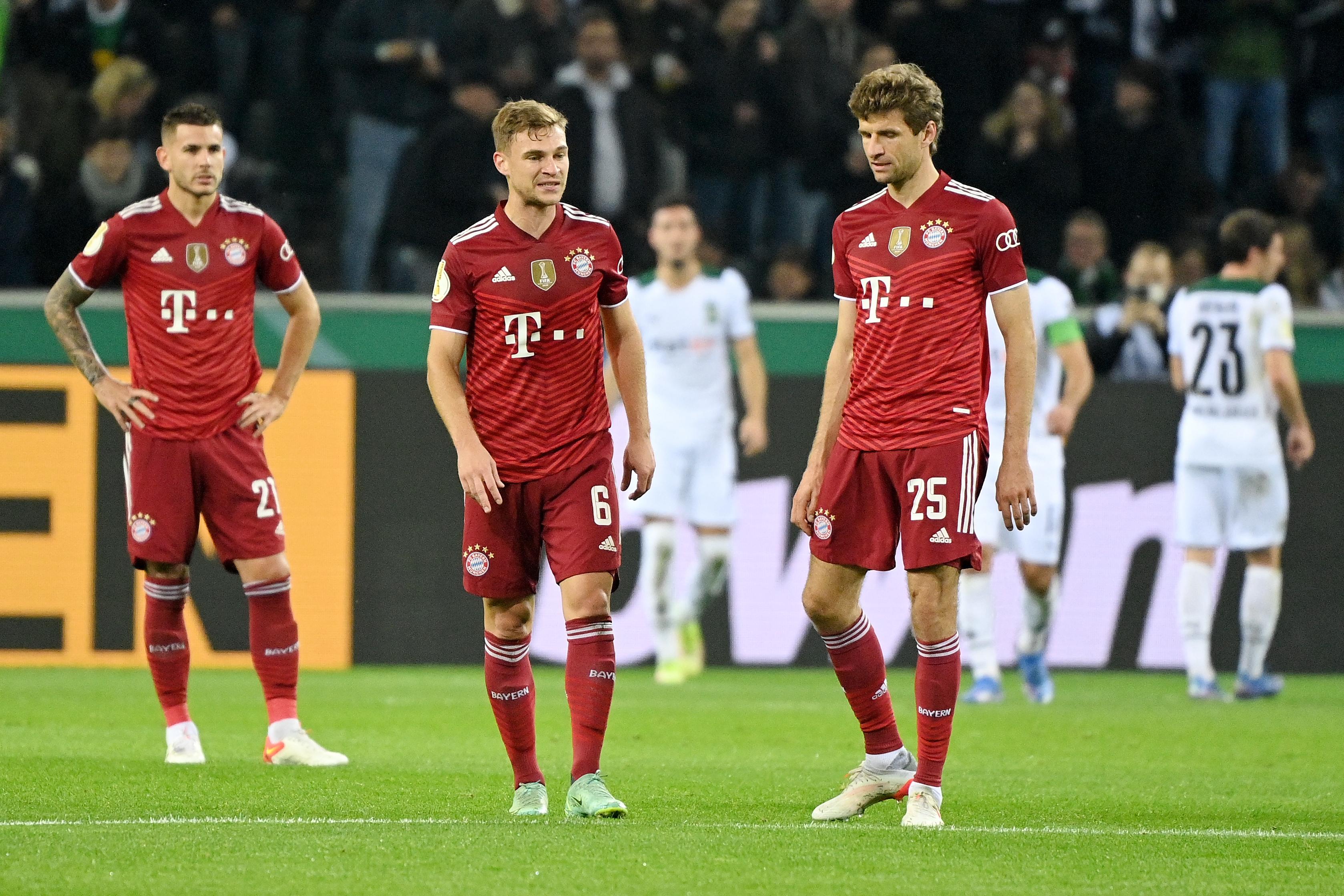 Joshua Kimmich (l.) und Thomas Müller beim 0:5 in Gladbach
