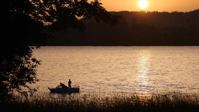Sonnenuntergang im Sommer auf dem Forggensee im Allgäu (Symbolbild) | Bild: pa/dpa/Karl-Josef Hildenbrand Sonnenuntergang im Sommer auf dem Forggensee im Allgäu (Symbolbild)