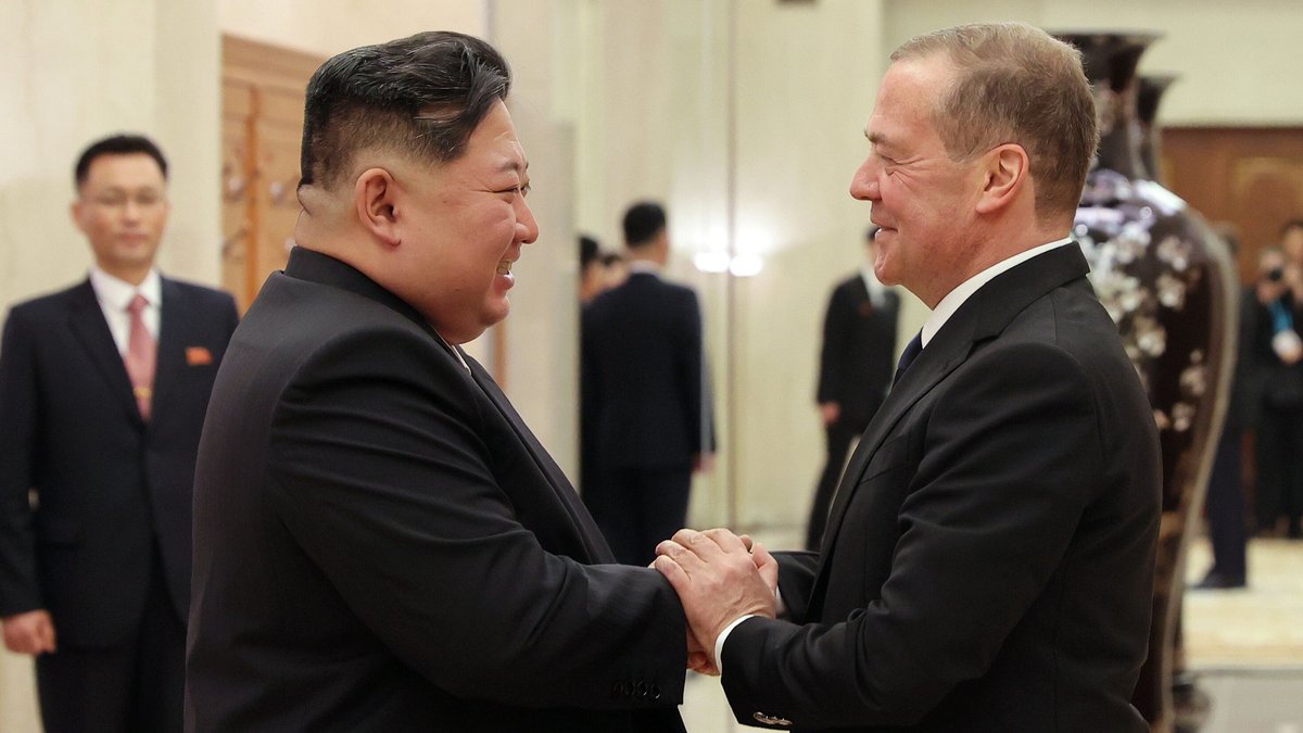 "Das wollen unsere Eliten": Kritik an Medwedews Nordkorea-Lob