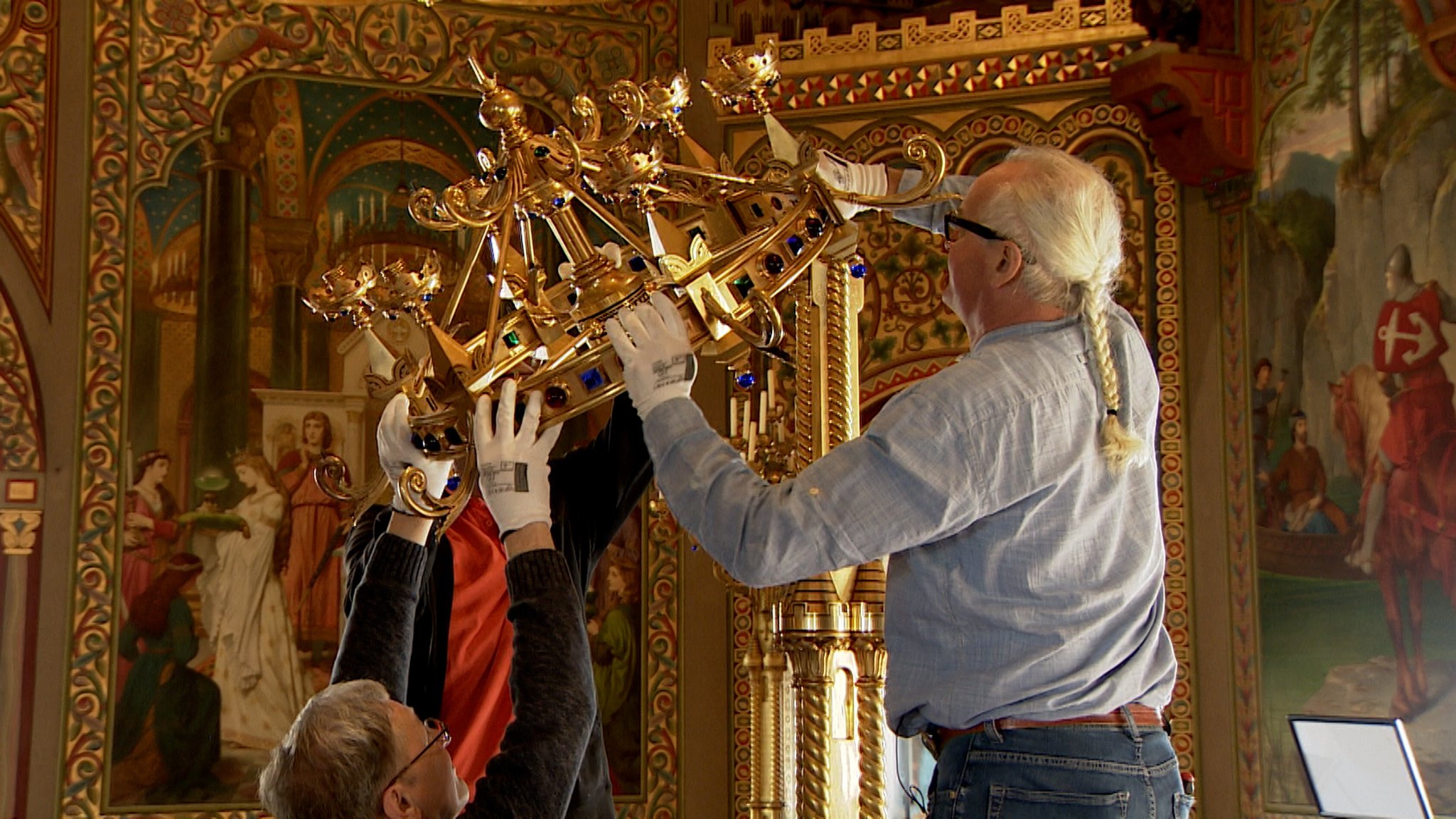 Schloss Neuschwanstein: Neuer Glanz für alte Leuchter 