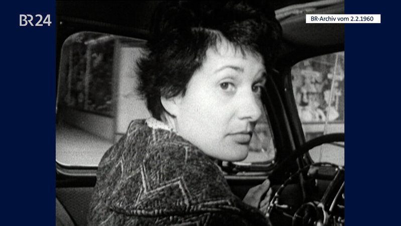 Taxifahrerin am Steuer | Bild: BR-Archiv Taxifahrerin am Steuer