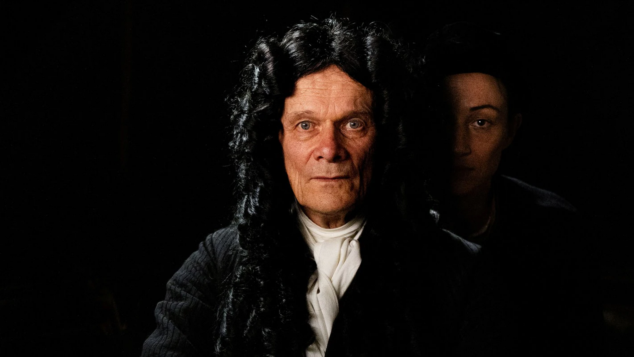 Edgar Selge als Philosoph Leibniz im Film "Leibniz"