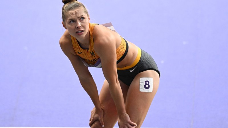 dpatopbilder - 03.08.2024, Frankreich, Saint-Denis: Olympia, Paris 2024, Leichtathletik, Stade de France, Vorkampf, 100 m, Frauen, Halbfinale, Gina Lückenkemper aus Deutschland reagiert. | Bild: dpa-Bildfunk/Sven Hoppe dpatopbilder - 03.08.2024, Frankreich, Saint-Denis: Olympia, Paris 2024, Leichtathletik, Stade de France, Vorkampf, 100 m, Frauen, Halbfinale, Gina Lückenkemper aus Deutschland reagiert.