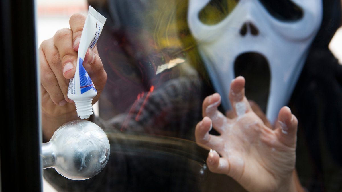 Streich oder Straftat? Darauf sollten Eltern an Halloween achten