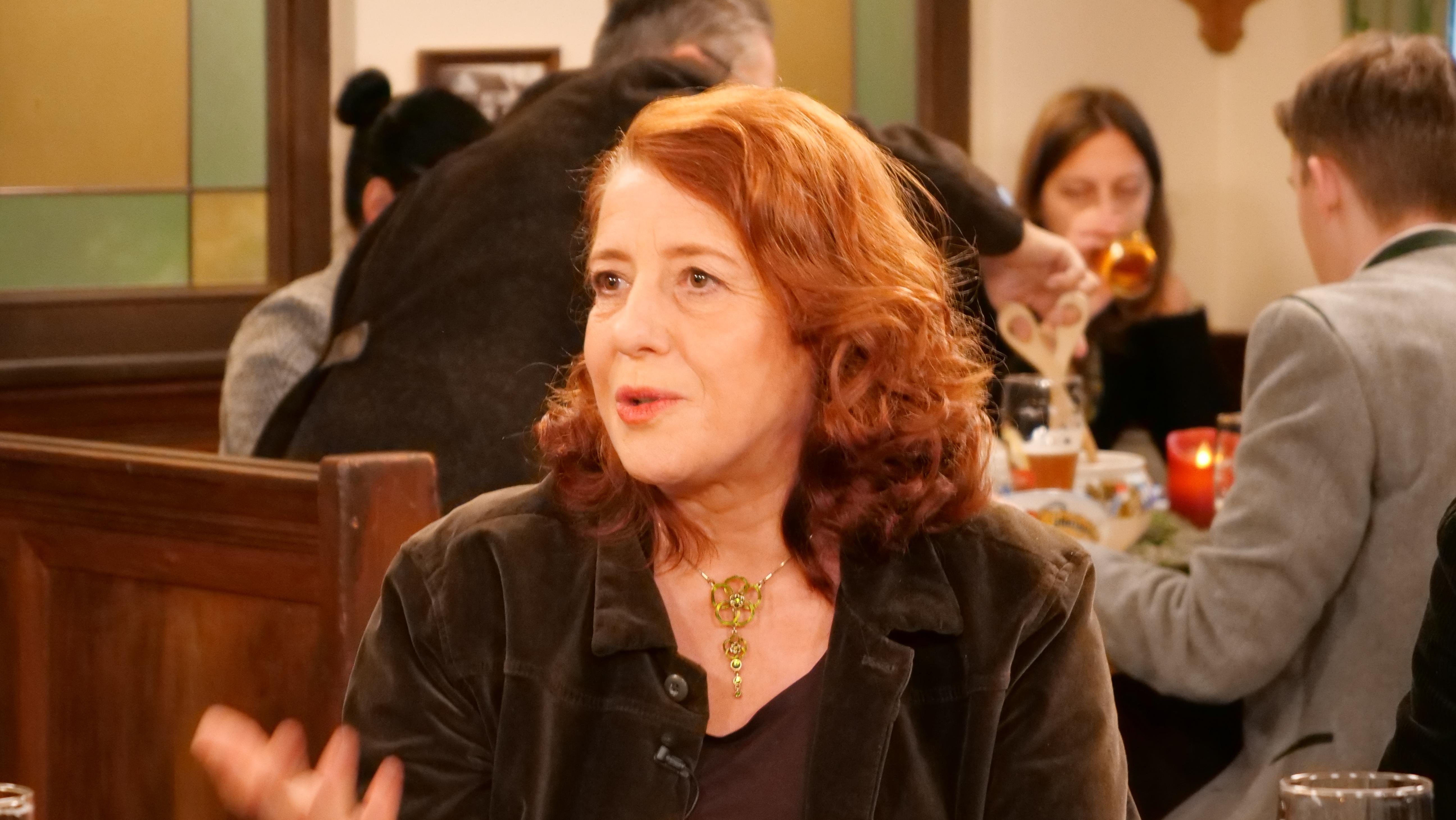 Kabarettistin und Schauspielerin Luise Kinseher am BR Sonntags-Stammtisch