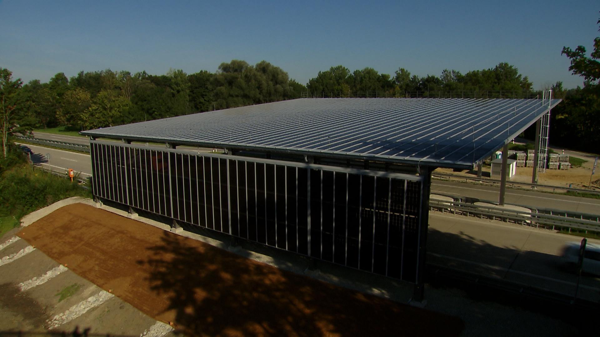 Wäre es nicht besser, die Anlagen zur Stromerzeugung dort zu bauen, wo ohnehin schon Fläche versiegelt ist?
