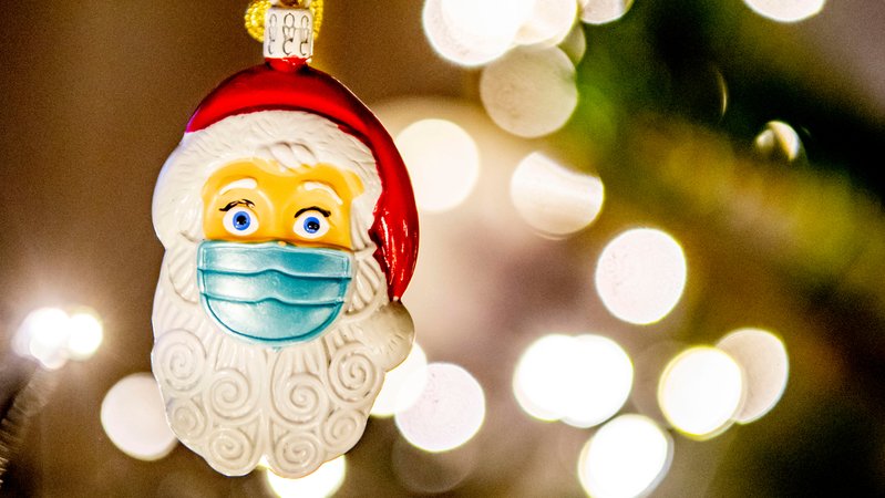 Nikolaus mit Maske - Weihnachtsschmuck im Corona-Stil