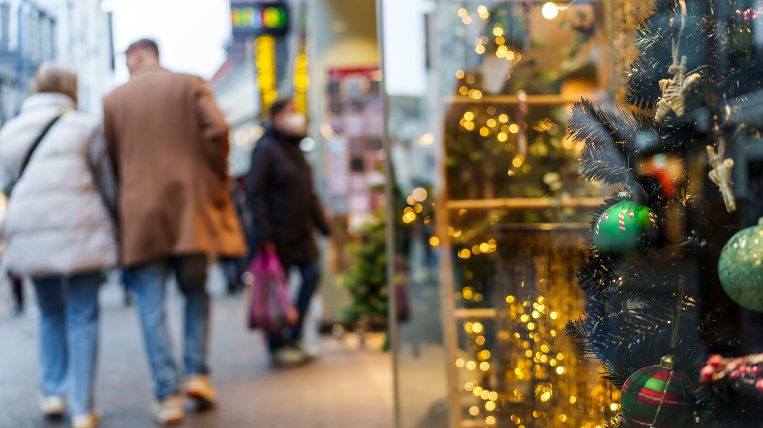 Wie Viel Weihnachtsgeld Bekommt Man Bei Der Caritas Weihnachtsgeld: Wer bekommt es und wie viel? | BR24