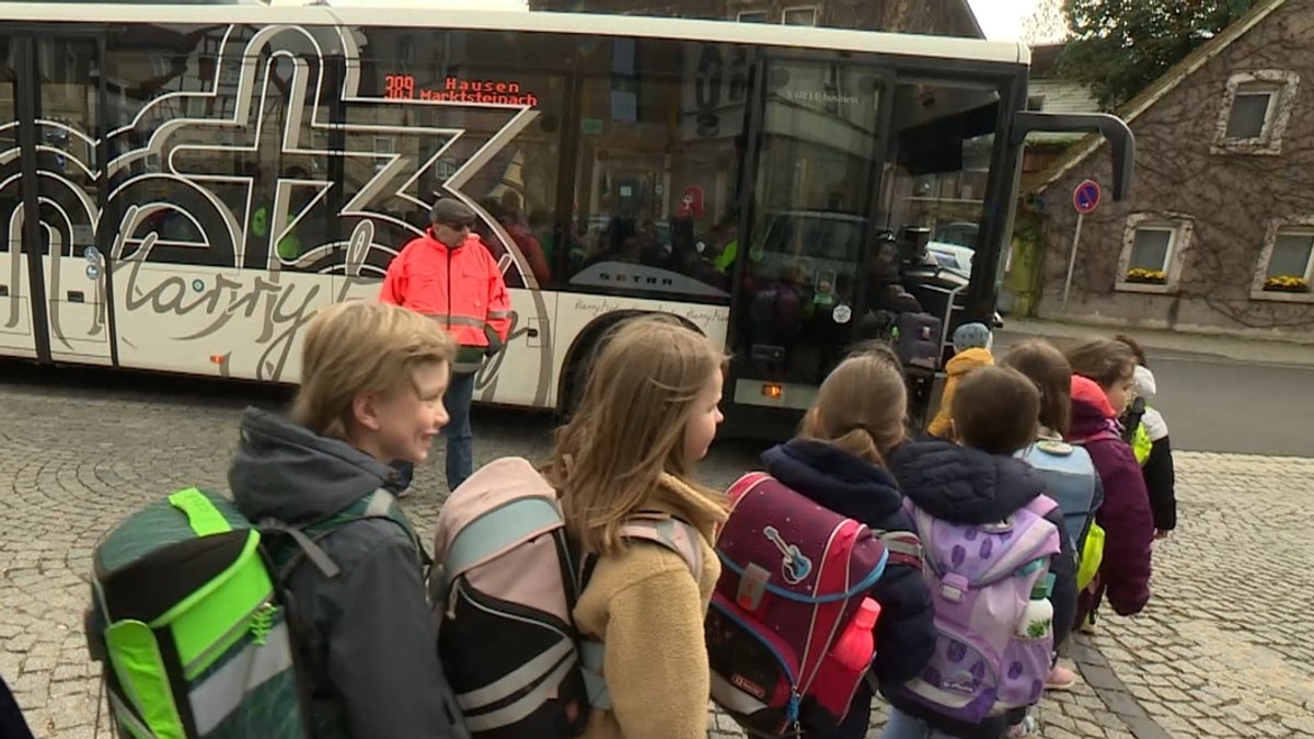 Gemeinde kauft Schülern Deutschlandticket – und spart damit Geld