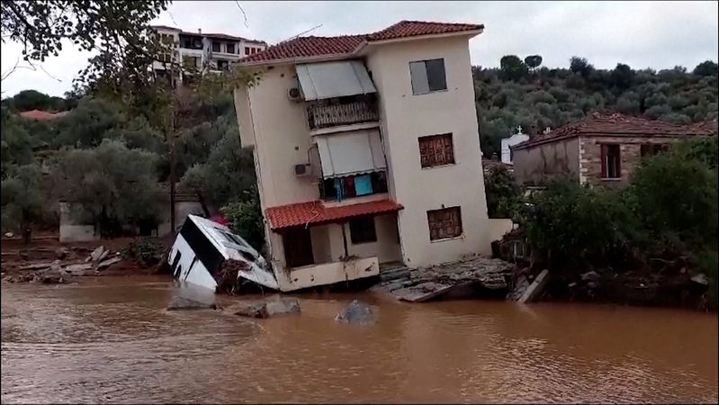 In den griechischen Hochwassergebieten ist die Lage weiter dramatisch. Und die Zahl der Toten ist laut Regierung auf zehn gestiegen.