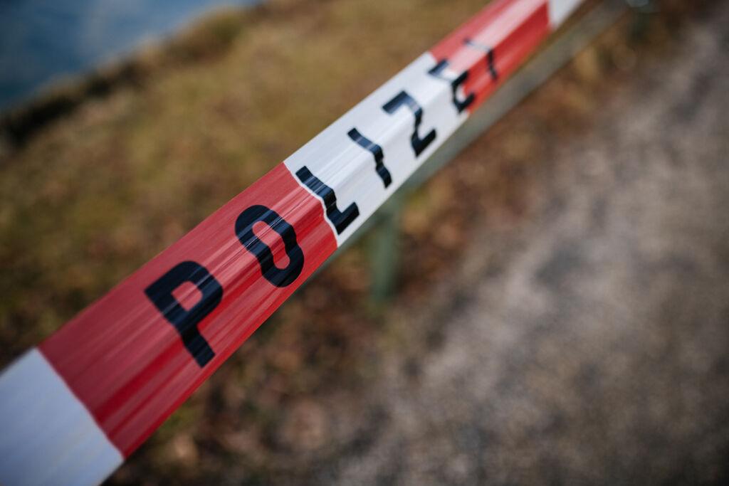 Messerangriff In Hersbruck: Mann Attackiert Ehefrau Und Tochter | BR24