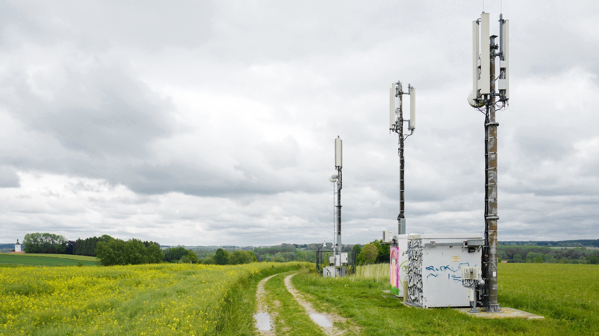 Verschiedene Mobilfunkmasten in Bayern im Landkreis Schrobenhausen.