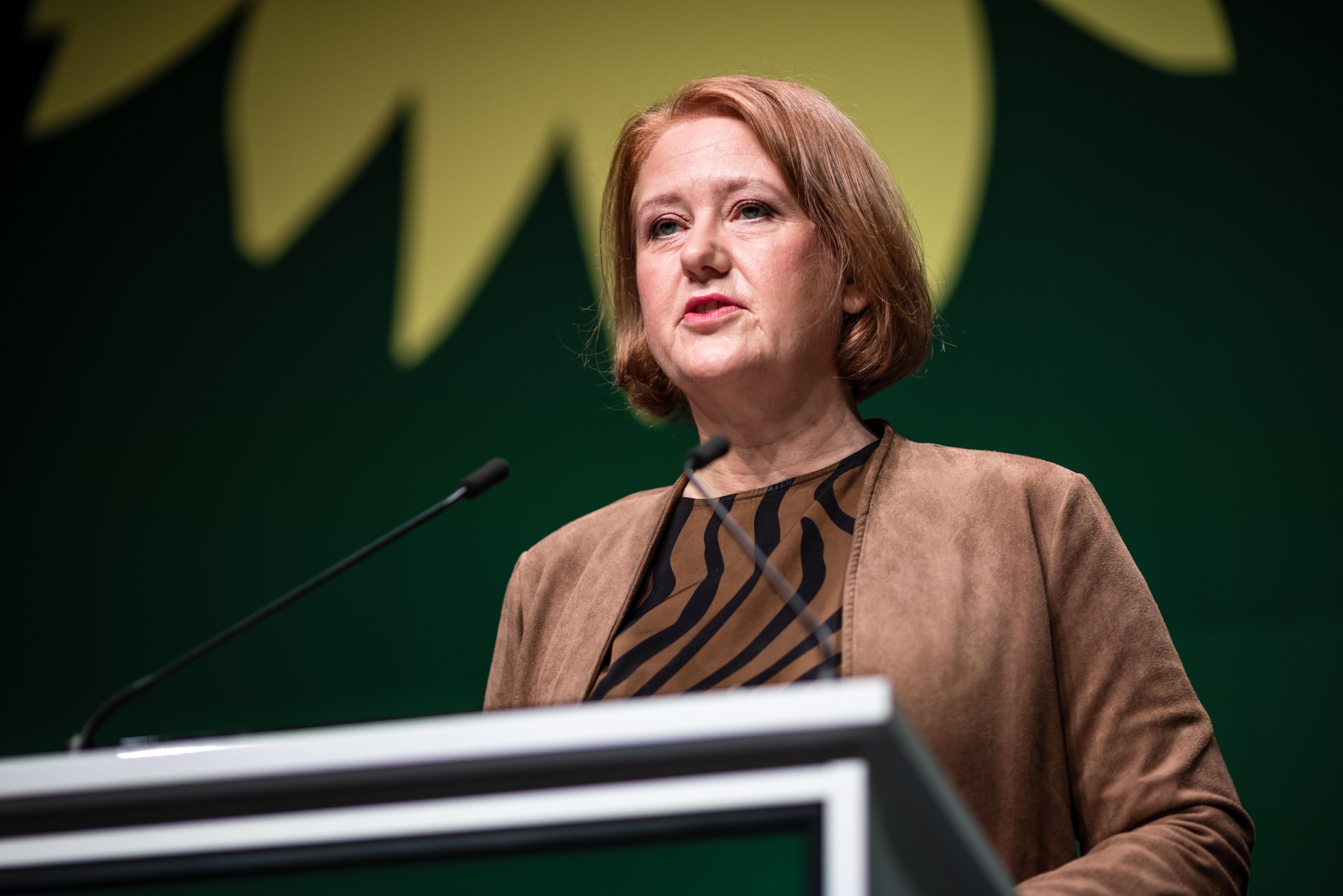 02.03.2024: Lisa Paus, Bundesministerin für Familie, Senioren, Frauen und Jugend, spricht als Gastrednerin bei der Landesdelegiertenkonferenz der Brandenburgischen Grünen.