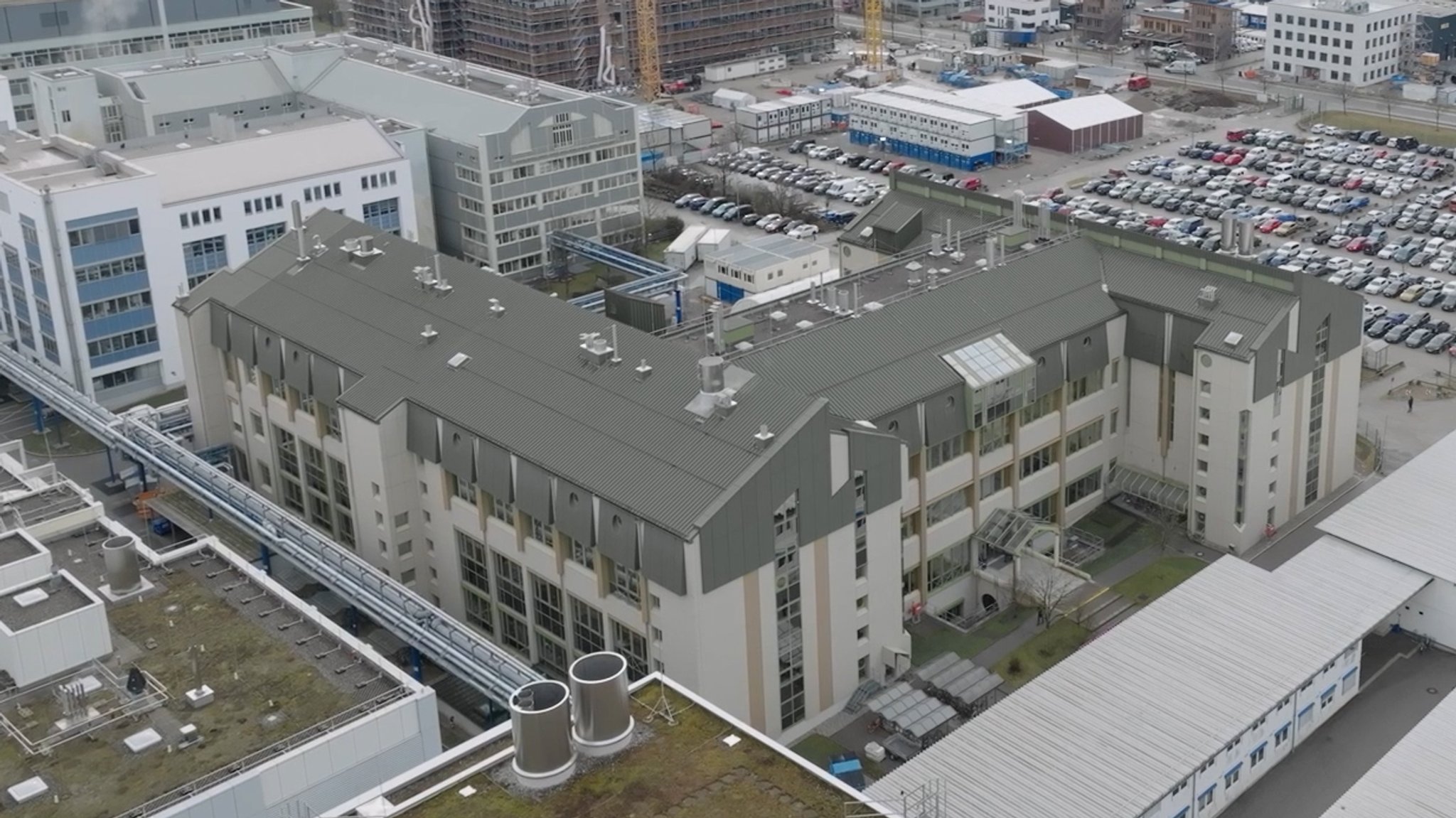 Forschungsgebäude auf dem Gelände der Firma Roche in Penzberg