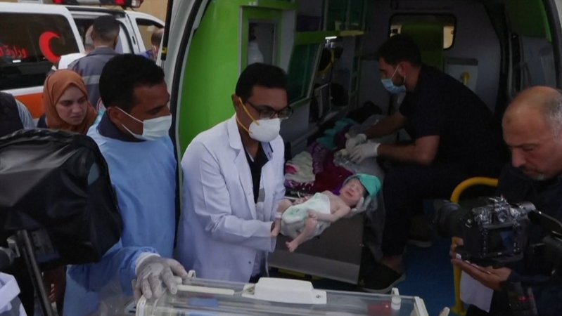 Die Frühgeborenen wurden am Grenzübergang Rafah in mobile Inkubatoren gelegt