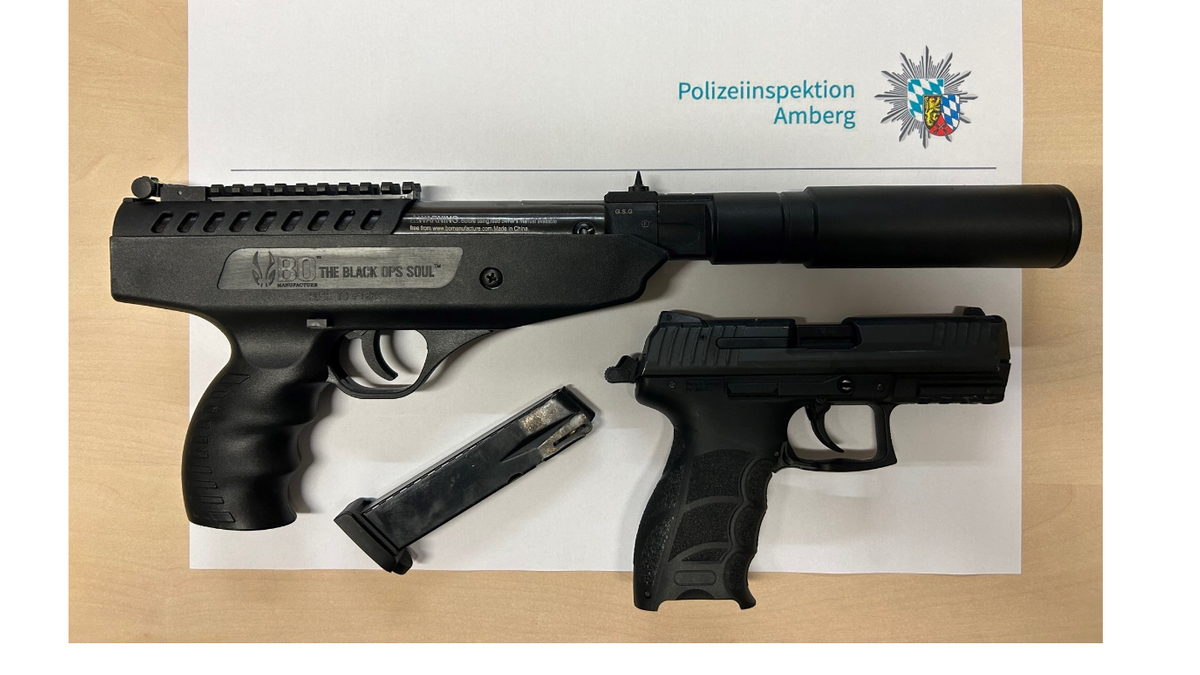 Zwei Waffen, sichergestellt von der Polizei in Amberg