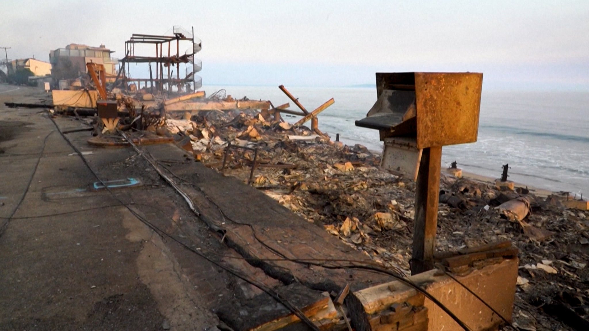 Naturkatastrophen haben im vergangenen Jahr weltweit Schäden in Höhe von 224 Milliarden Dollar verursacht. | Bild: BR Naturkatastrophen haben im vergangenen Jahr weltweit Schäden in Höhe von 224 Milliarden Dollar verursacht.