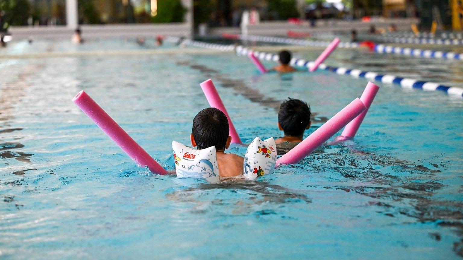 Symbolbild: Schwimmkurs für Kinder