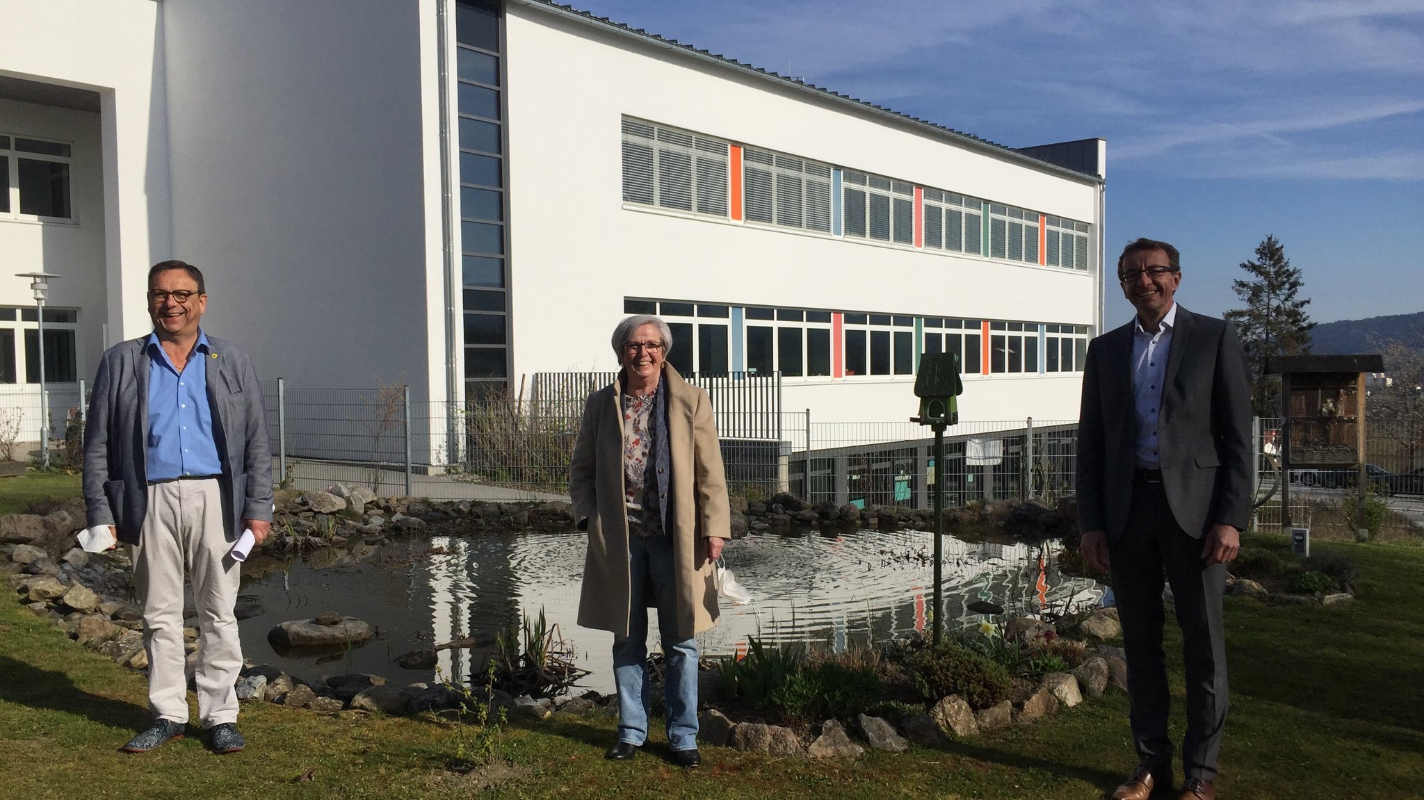 Bürgermeister Franz Wittmann, die Regener Landrätin Rita Röhrl und Thomas Oppelt, Geschäftsführer der Bayernwerk Regio Energie GmbH,