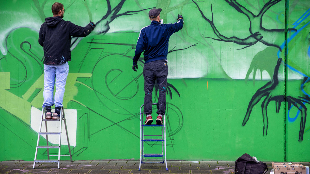Riesen-Graffiti in Fürth: Künstler am Werk