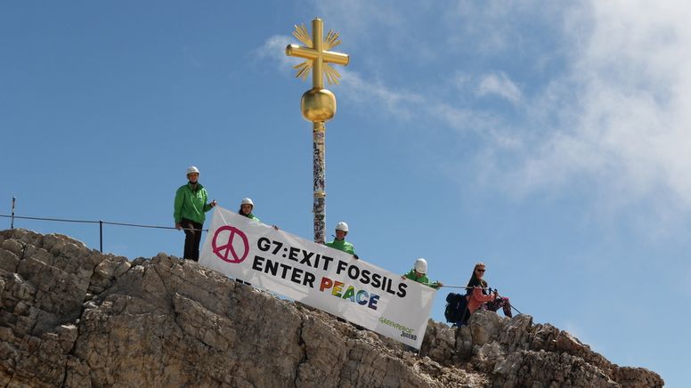 Greenpeace-Aktivisten auf dem Zugspitzgipfel. | Bild:BR/ Alex Brutscher