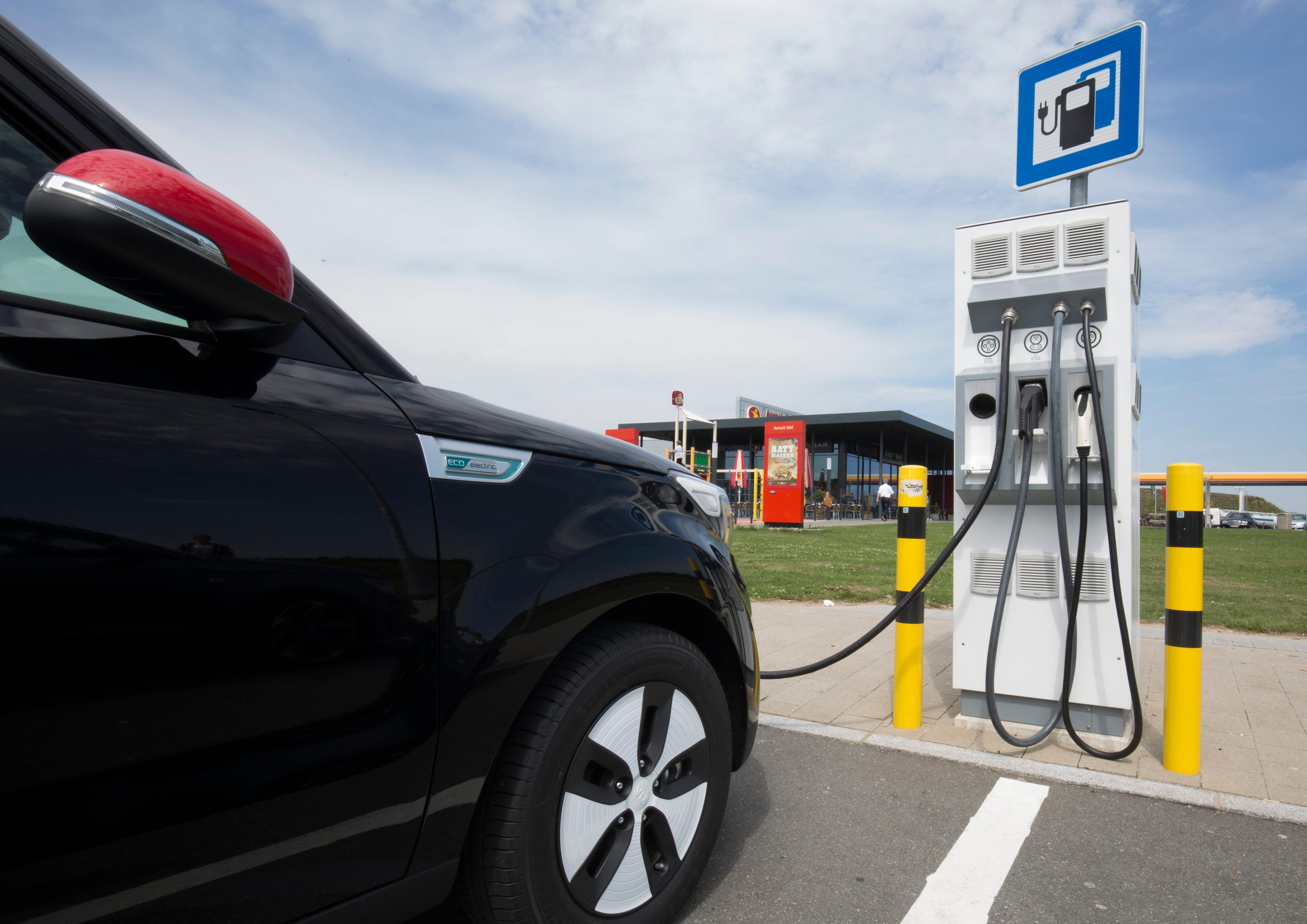 Ladesäule an einer Raststätte