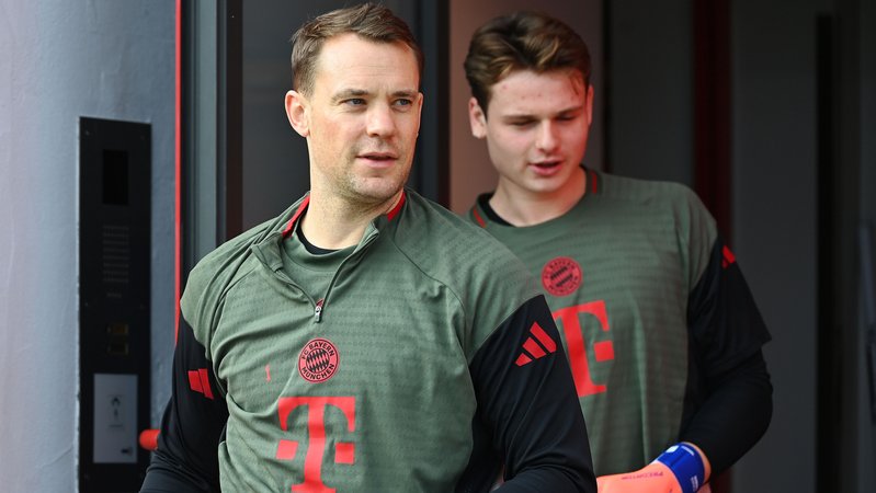 Manuel Neuer erhält den Vorzug vor Jonas Urbig | Bild: picture-alliance/dpa Manuel Neuer erhält den Vorzug vor Jonas Urbig